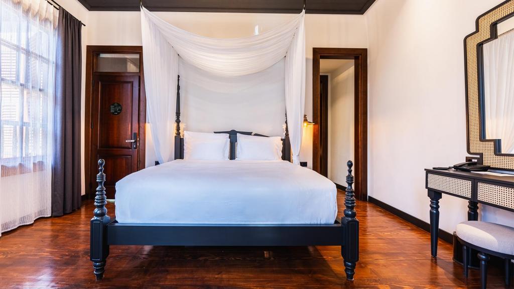 Deluxe Room, Land View