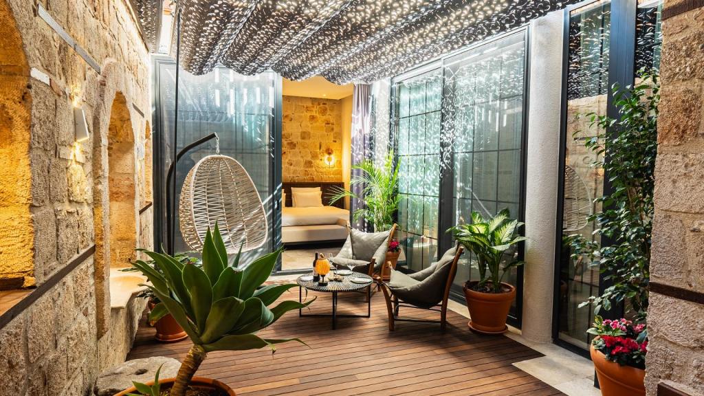 Suite Room, Land View