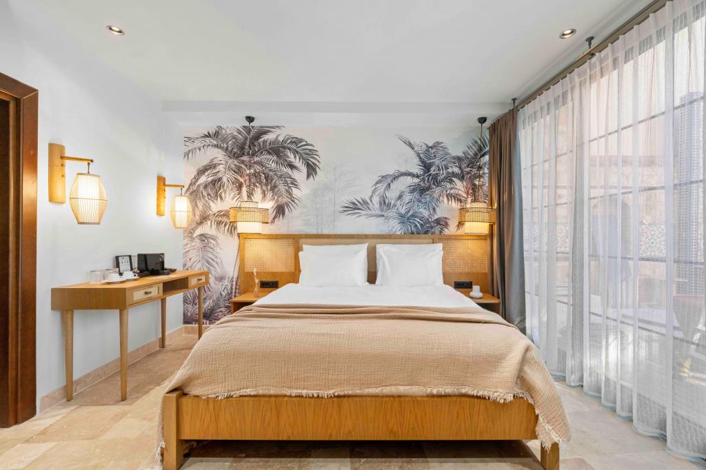 Suite Ground Floor Room, Pool View
