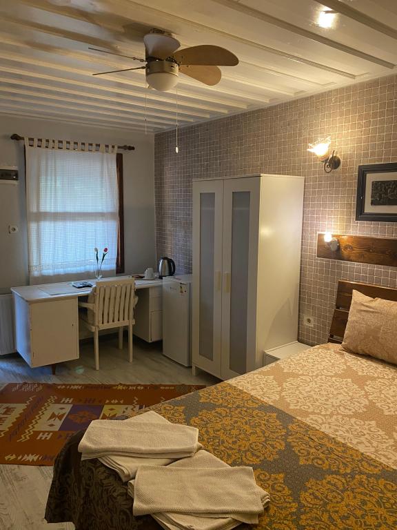 Deluxe Room, Garden Or Pool View (Balcony)