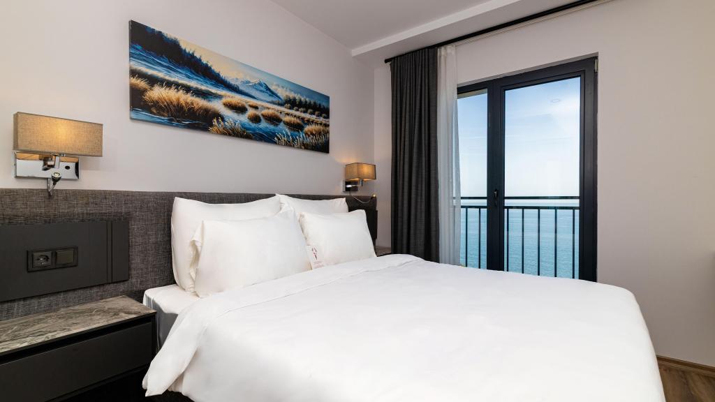 Suite Room, Sea View (4 Person, Balcony)