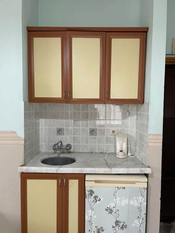 Apart Apartment, Street View (Balcony)