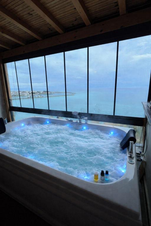 King Room, Sea View (Jacuzzi)