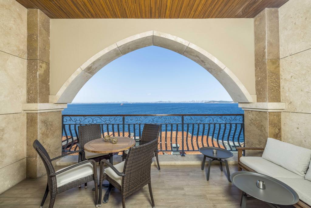 Executive Suit Oda, Deniz Manzaralı (Balkonlu)