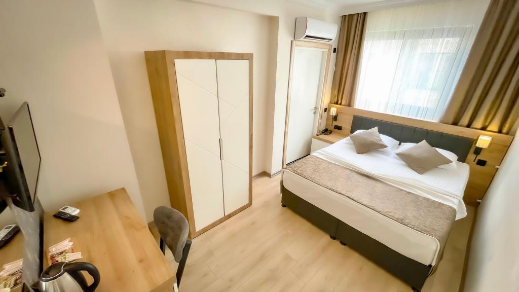 Standard Room, Viewless