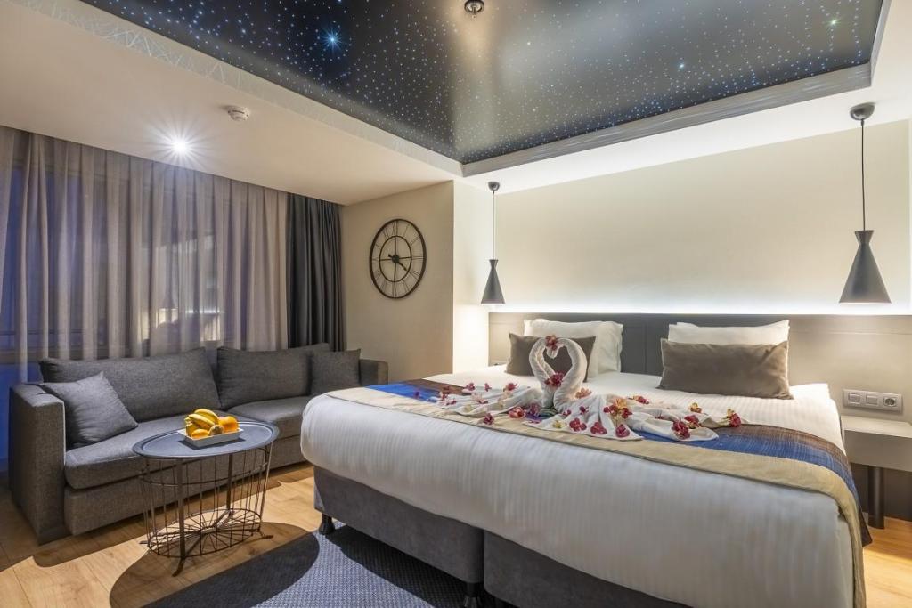 Executive Room, City View
