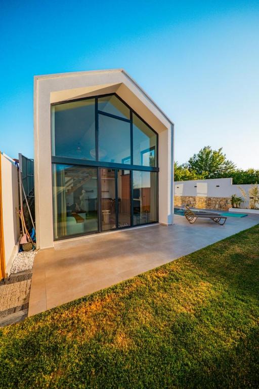 Bungalov 2+1 Oda, Kısmi Göl Manzarası, Özel Isıtmalı Havuz