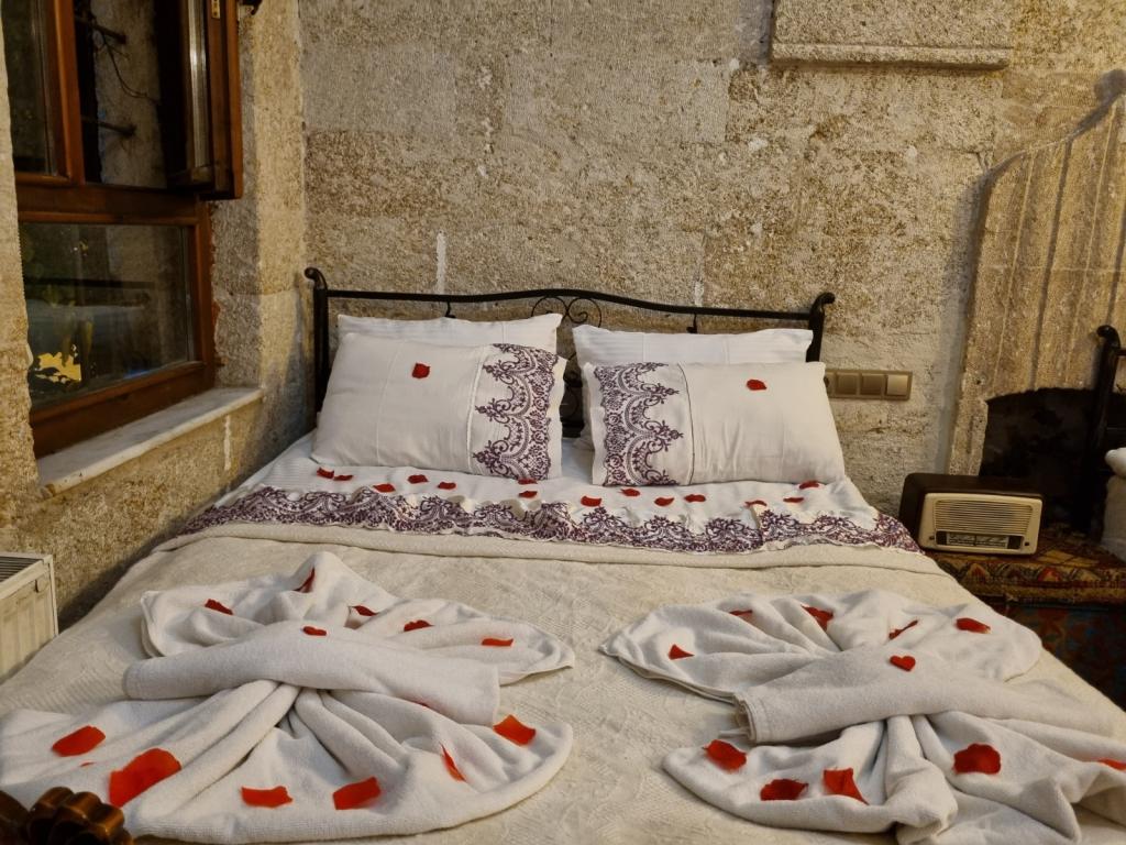 Taş Zemin Kat Oda, Bahçe Manzaralı