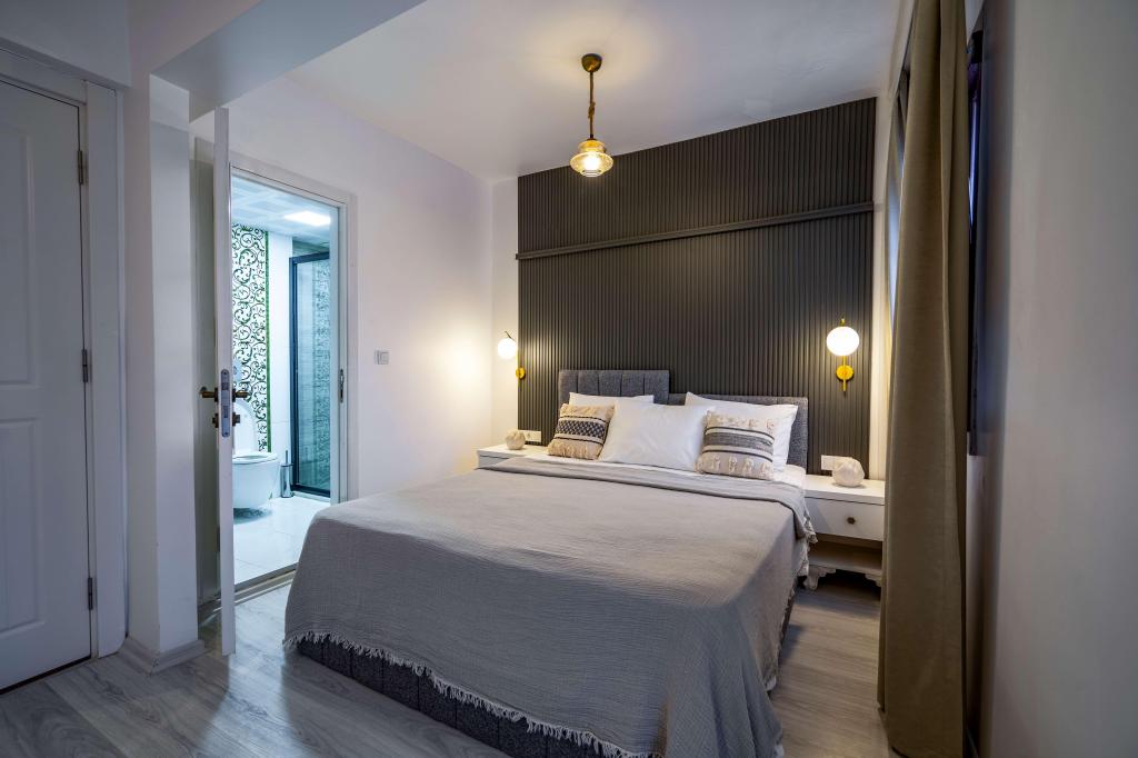 Corner Deluxe Room