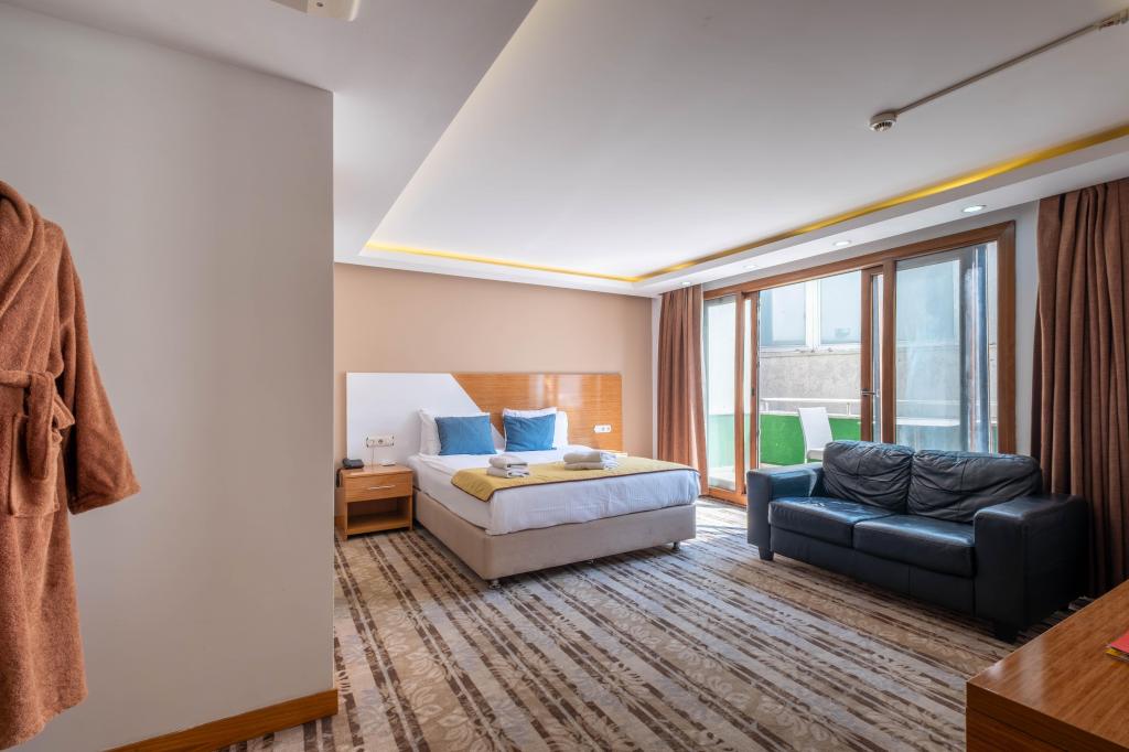 Suite,Manzarasız,Balkonlu