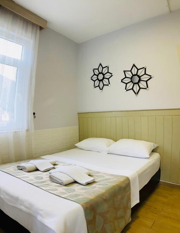 Family Room, Garden Or Pool View (Balcony)