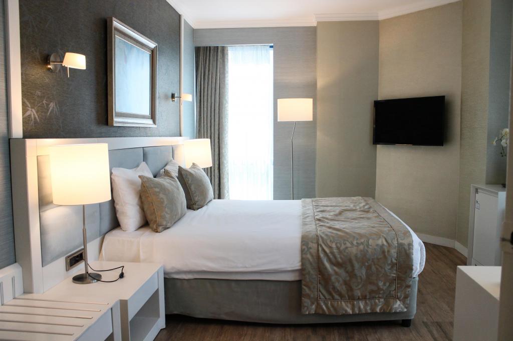 Handicapped Room, City View