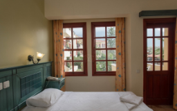 Standard Room, Pool View (Balcony)