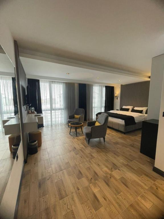 Superior,Şehir veya Dağ Manzaralı,Fransız Balkonlu