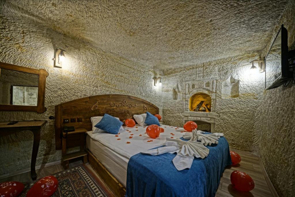 Cave Room (Jacuzzi)