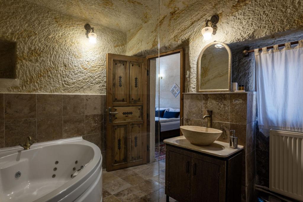 Deluxe Jakuzili Suite,Kapadokya Manzarası,Jakuzili (2 Kişilik)