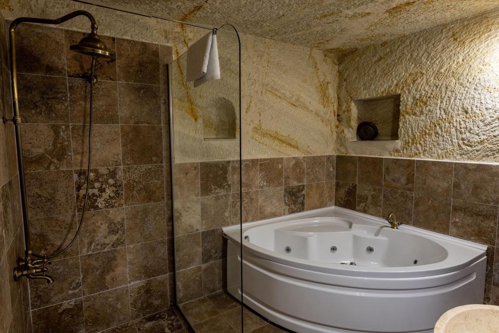 Deluxe Jakuzili Suite,Kapadokya Manzarası,Jakuzili (2 Kişilik)