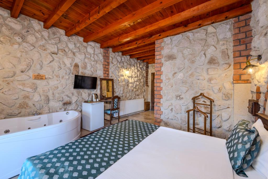 Queen Suite,Jakuzili