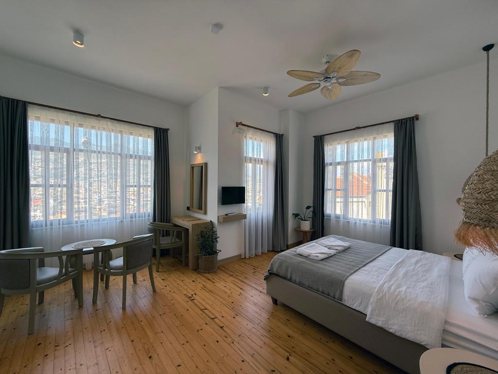Comfort Room, City Or Mountain View