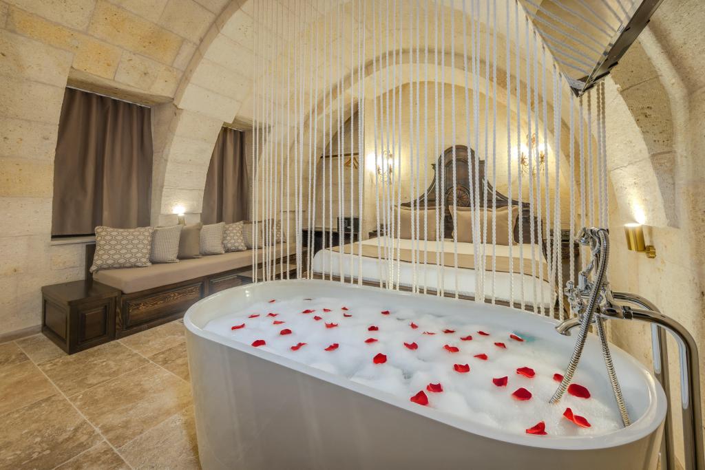 Deluxe Oda,Avlu Manzaralı,Küvetli