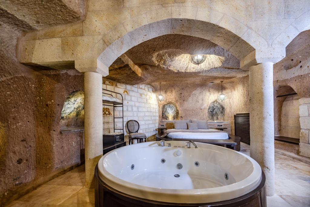 King Suite,Avlu Manzaralı,Jakuzili ve Türk Hamamlı