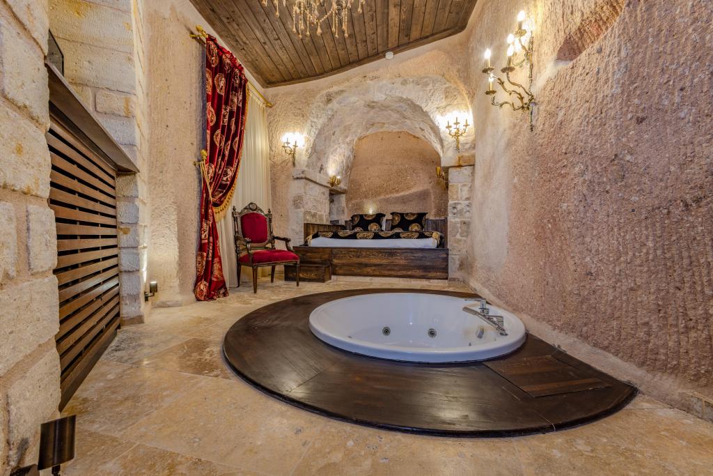 Queen Suite,Avlu Manzaralı,-1. Kat