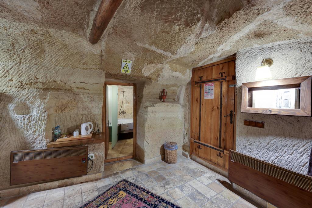 Hidden Library Mağara Suite,Jakuzili