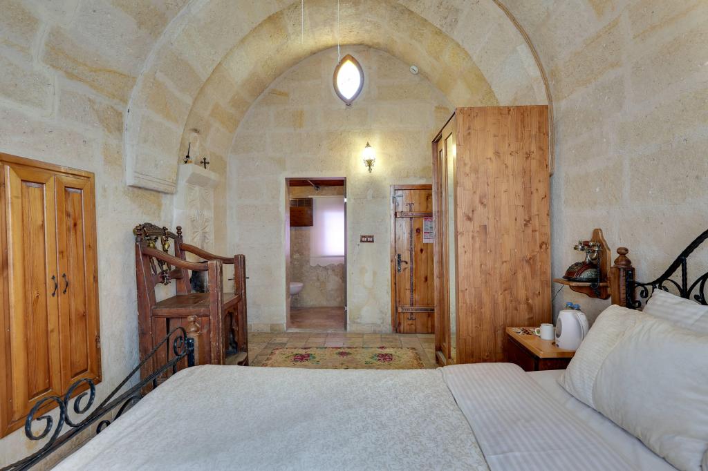 Monastery Taş Oda,Şömineli