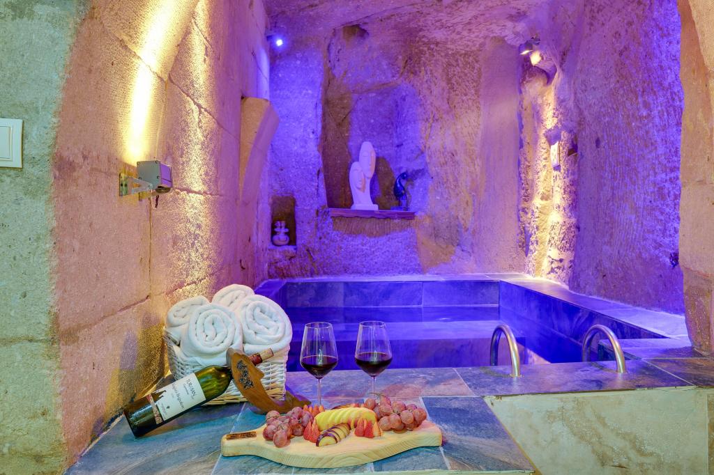 Velvet Havuzlu Taş Suite,Hamamlı