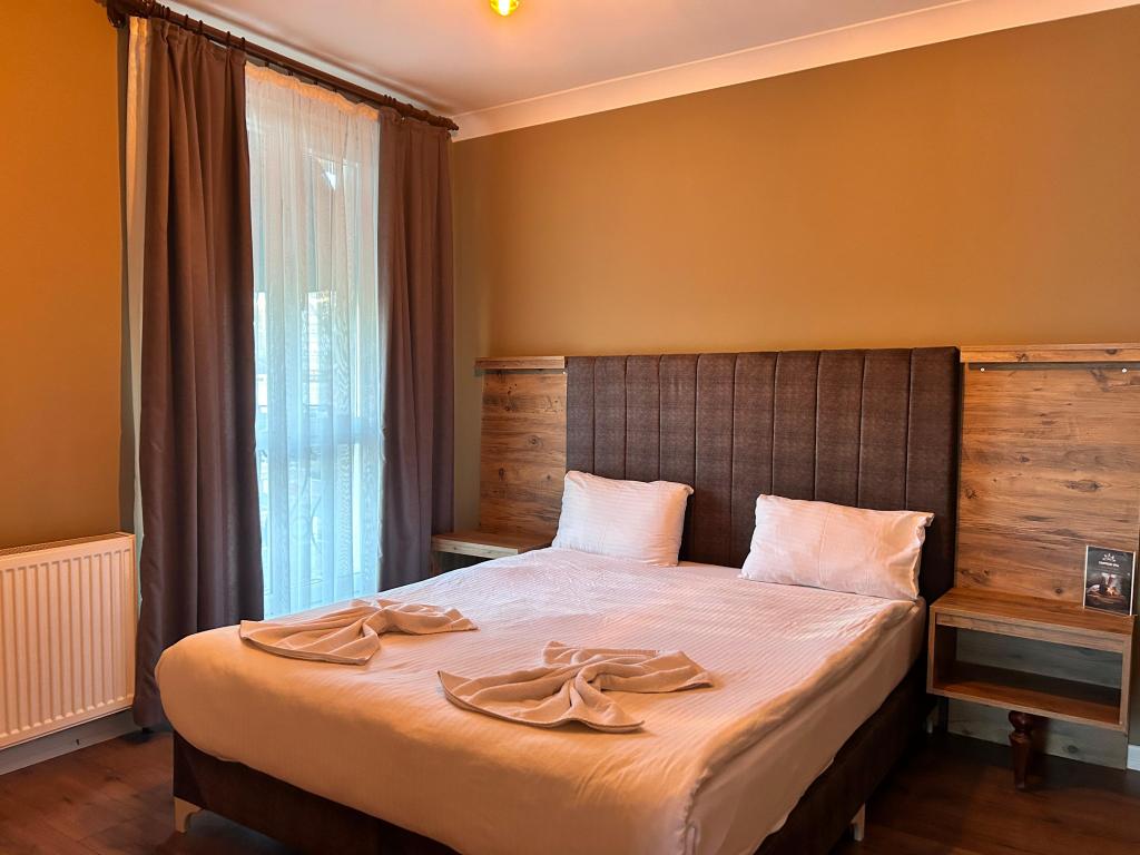 Aile Suit Odası, Cadde Manzaralı