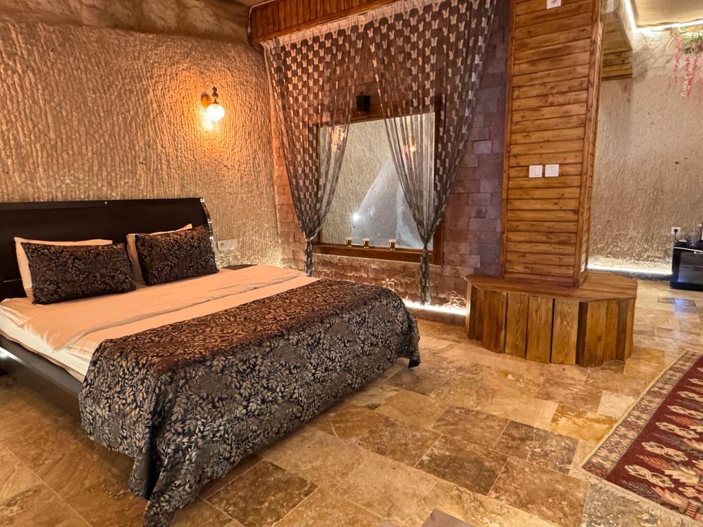 Cave Oda, Havuz Manzaralı