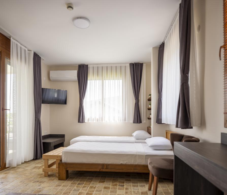 Aile 1+1 Daire Odası, Deniz Manzaralı (Balkonlu)