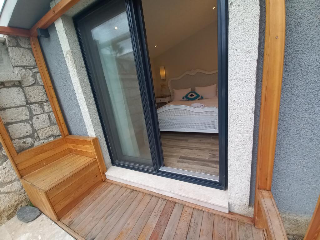 Suit Oda, Havuz Manzaralı