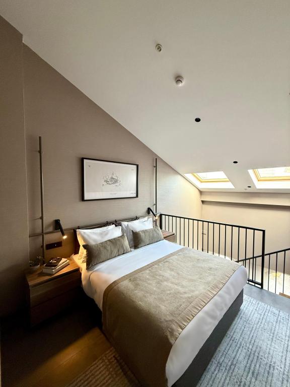 Loft, City View, Mezzanine Floor
