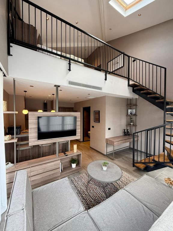 Loft Room With Jacuzzi, City View, Mezzanine Floor