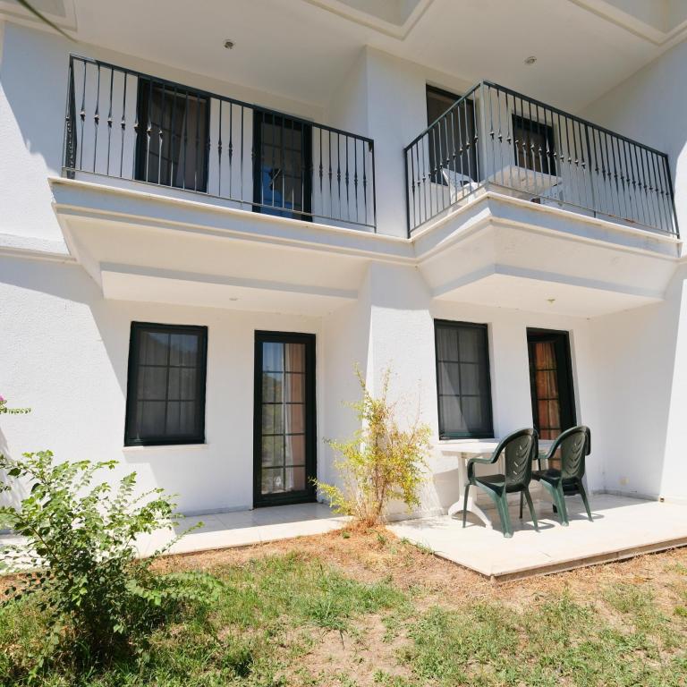 Aile Odası,Bahçe Manzaralı,Bahçe Katı