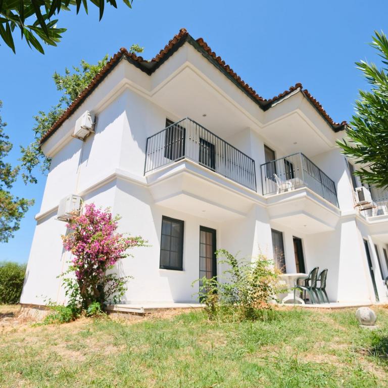 Aile Odası,Bahçe Manzaralı,Bahçe Katı