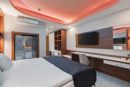 Standart Oda, Kara Manzaralı