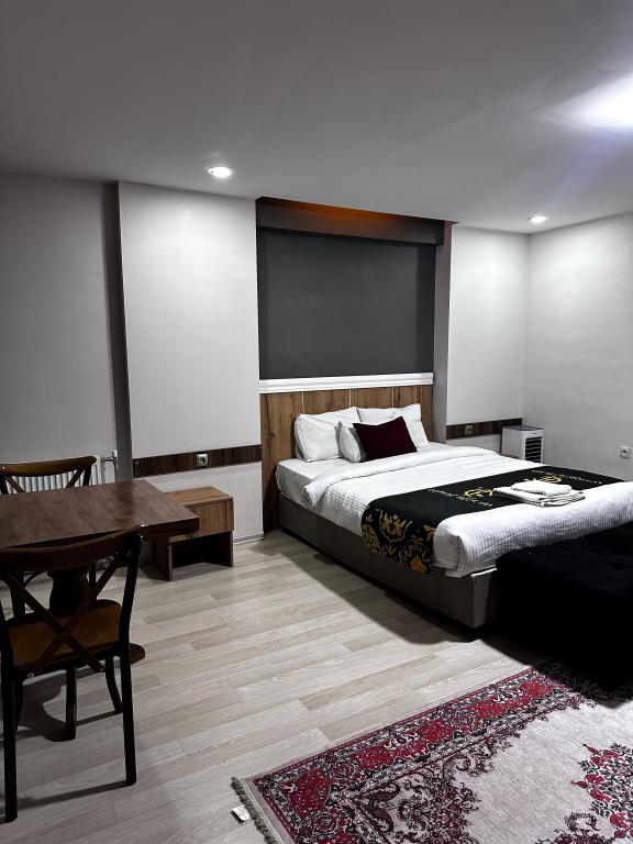 Suite For Five Person Room