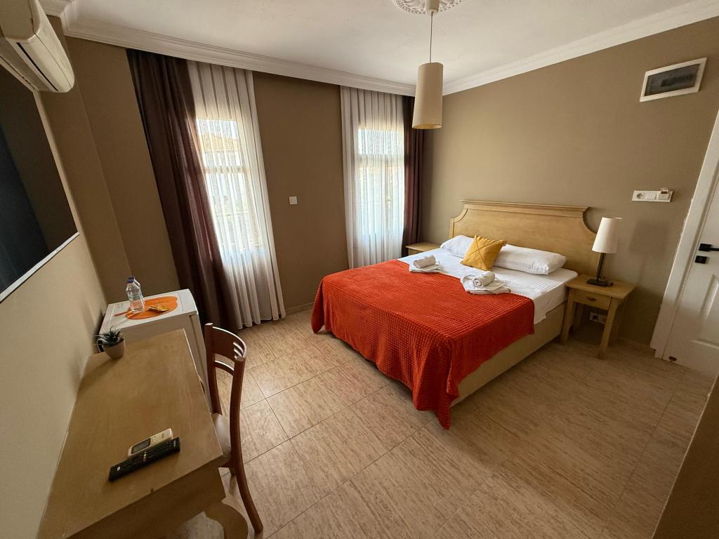 Standart Oda, Kara Manzaralı (Balkonlu)