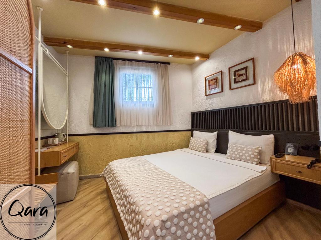 Economy Room, Viewless