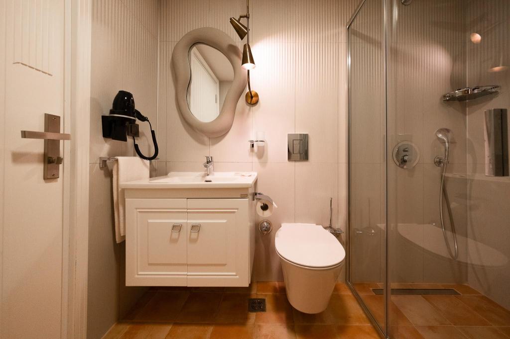 Standard Room, Street View