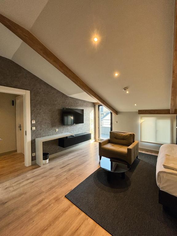 Deluxe Oda, Cadde Manzaralı (Balkonlu)