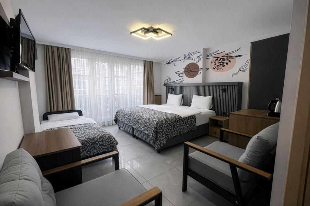 Aile Premium Odası, Cadde Manzaralı (Balkonsuz)