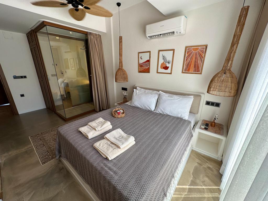 Superior Room, Land View