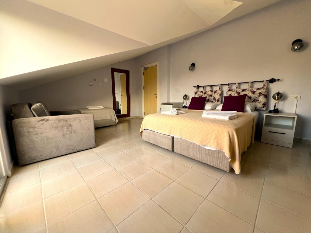 Superior Triple Room,Bahçe Manzaralı,Balkonlu