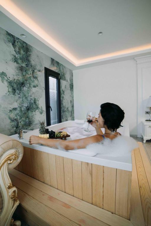 King Suite,Deniz Manzaralı,Jakuzili (2 Kişilik)