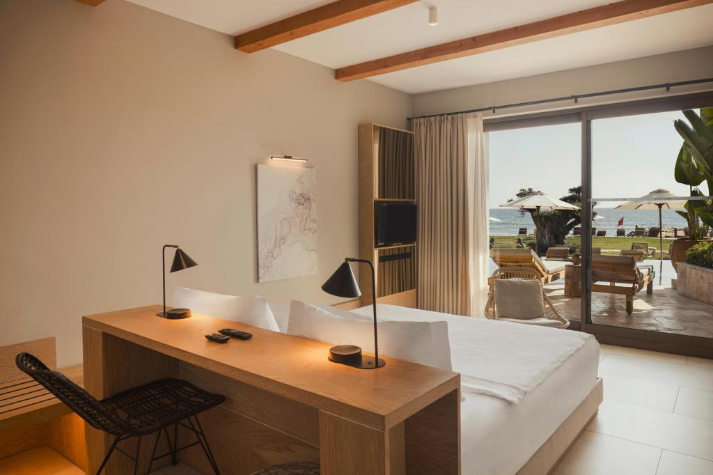 Deluxe Swim Up Garden Floor Room, Pool Or Sea View