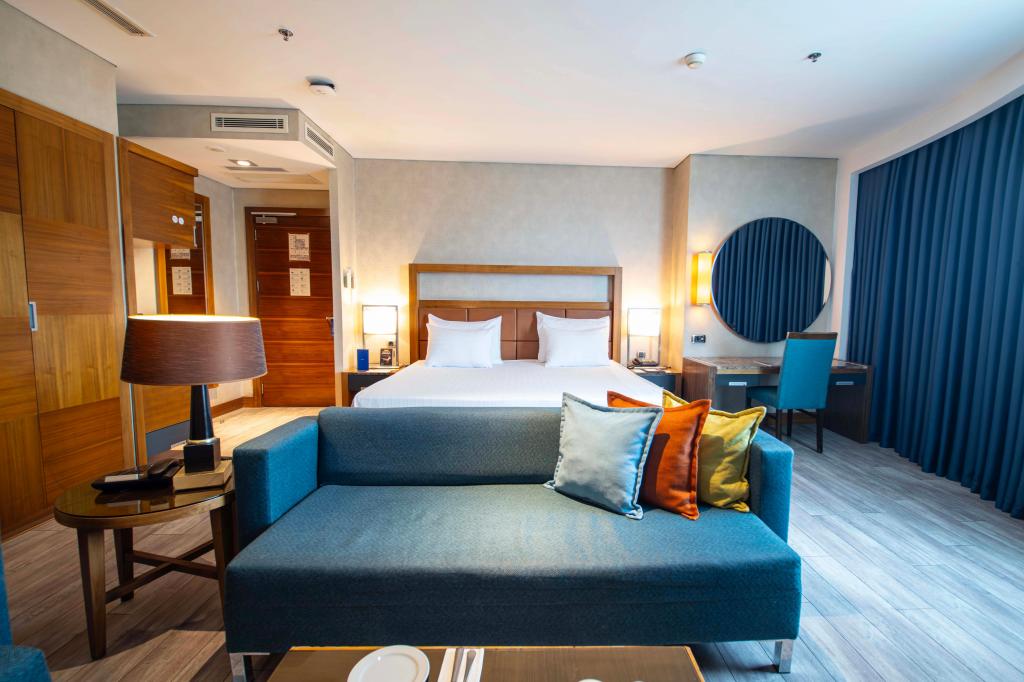 Junior Suite Room, City View