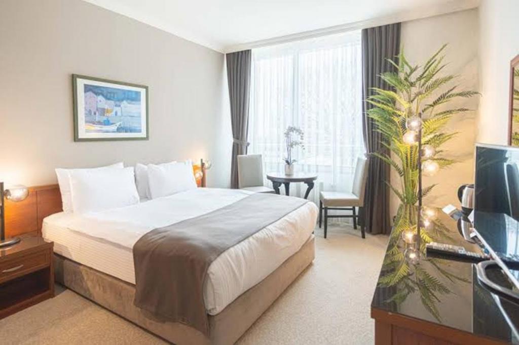 Standart Oda, Kara Manzaralı